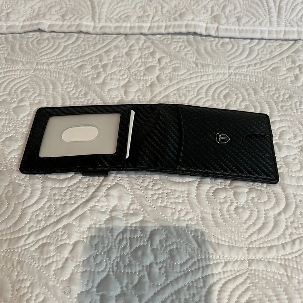 Slim‎ wallet with money clip, NWOT
